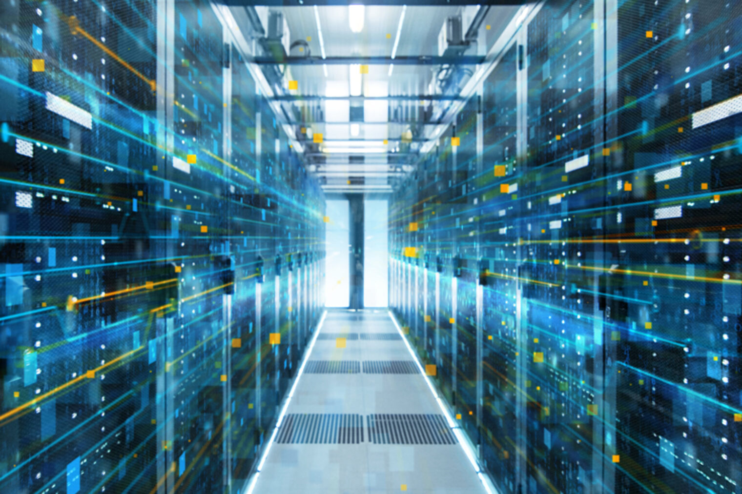 IT-Sicherheit, dargestellt in einem Serverraum mit blauen und orangen lasern die nach vorne gehen