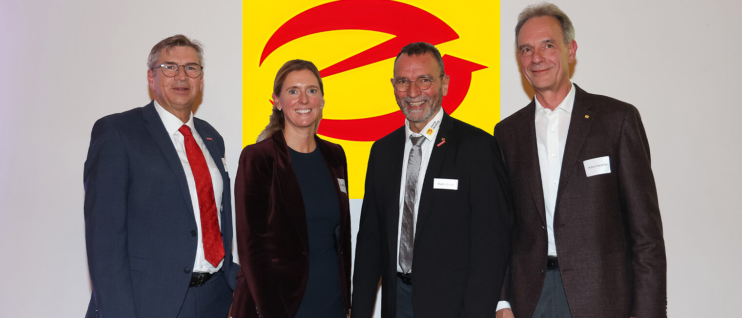 100 Jahre Elektro-Innung Würzburg Gruppenfoto mit vier Personen