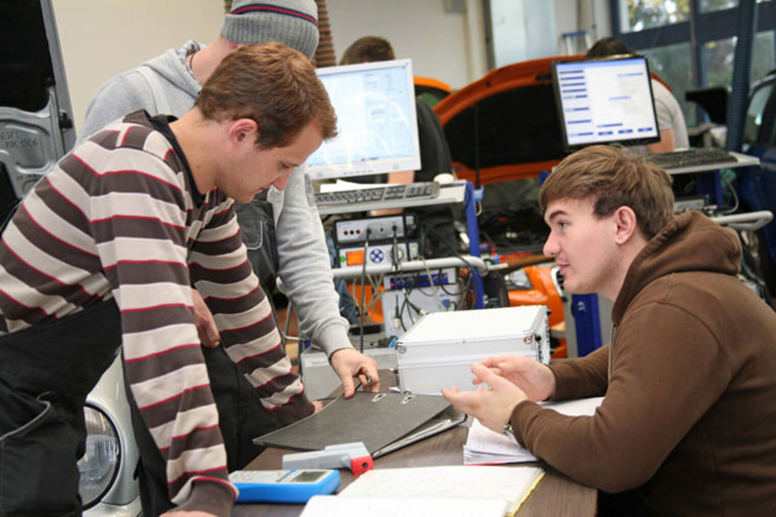 Kfz-Meisterkurs 06 2011 02-Fahrzeugakademie