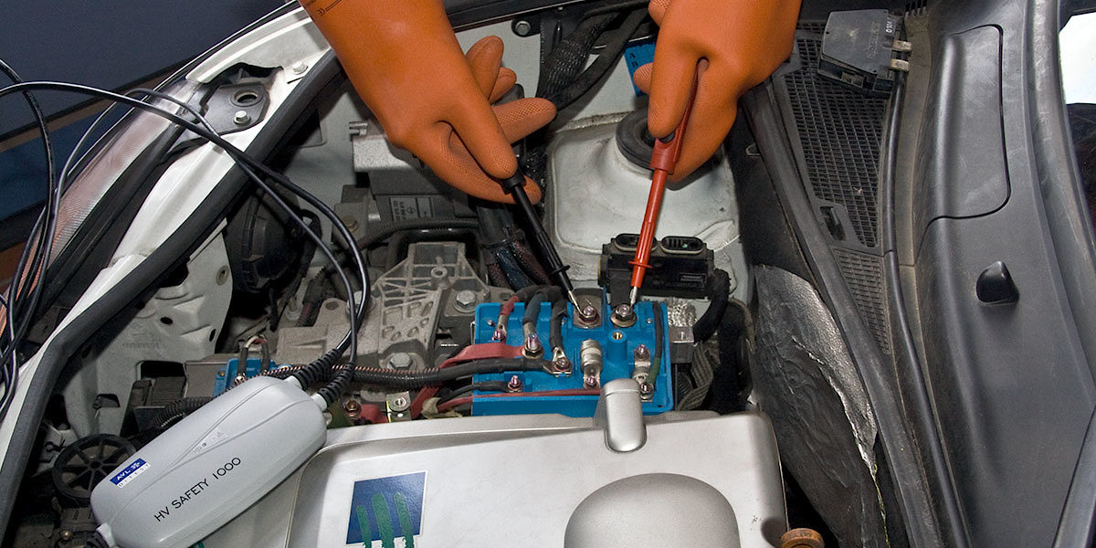 Arbeiten unter Spannung an Hochvoltsystemen